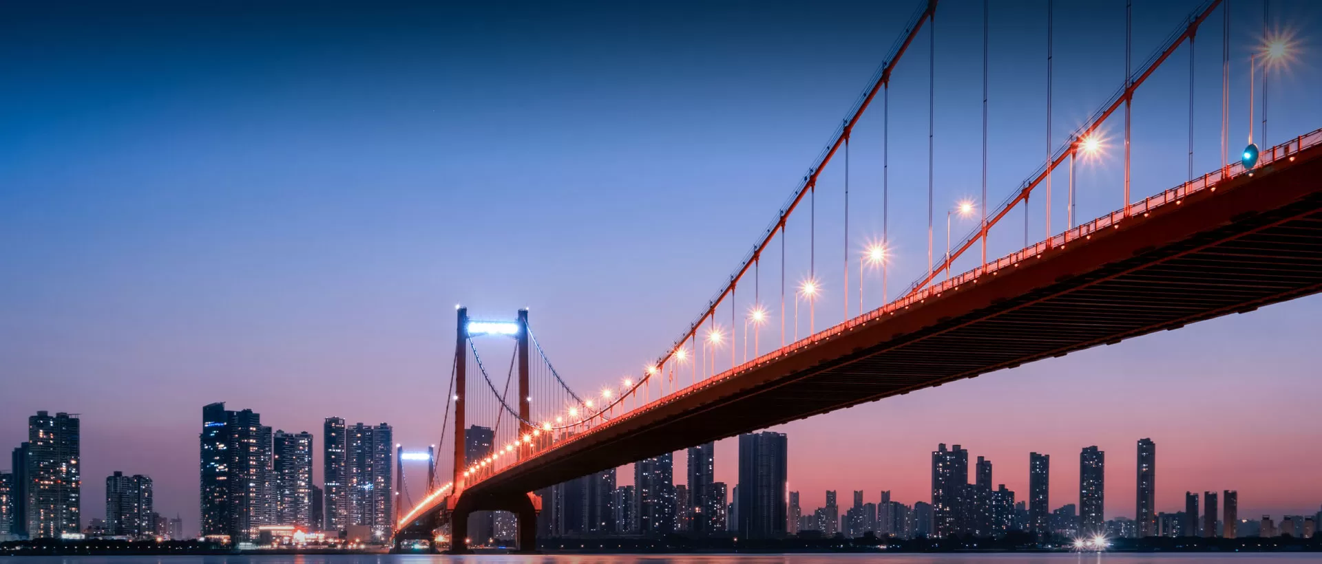 Tiang lampu tenaga surya