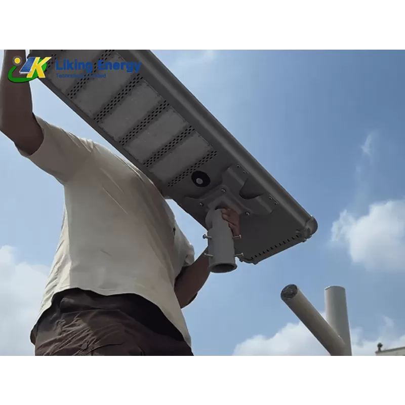 Solusi lampu jalan tenaga surya All in One