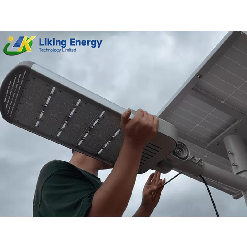 Solusi lampu jalan tenaga surya belahan