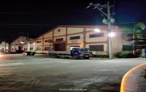 Pemasangan lampu jalan tenaga surya terintegrasi H80w