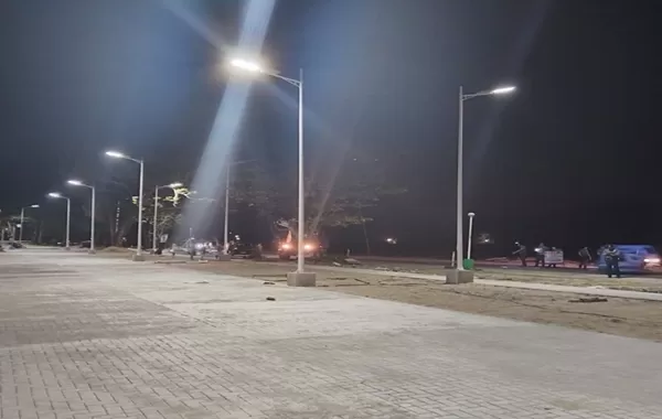 Instalasi H100w dan 8m dengan desain 1.5m 4 di Jalan Provinsi